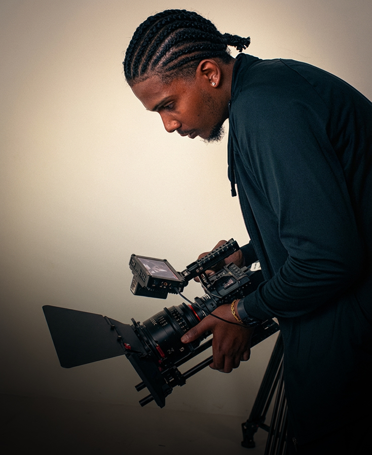 KEUDDY REYNOSO HOLDING HIGH-END CINEMA CAMERA